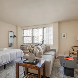 Classic Dt 1br With View By Zencity Saint Louis